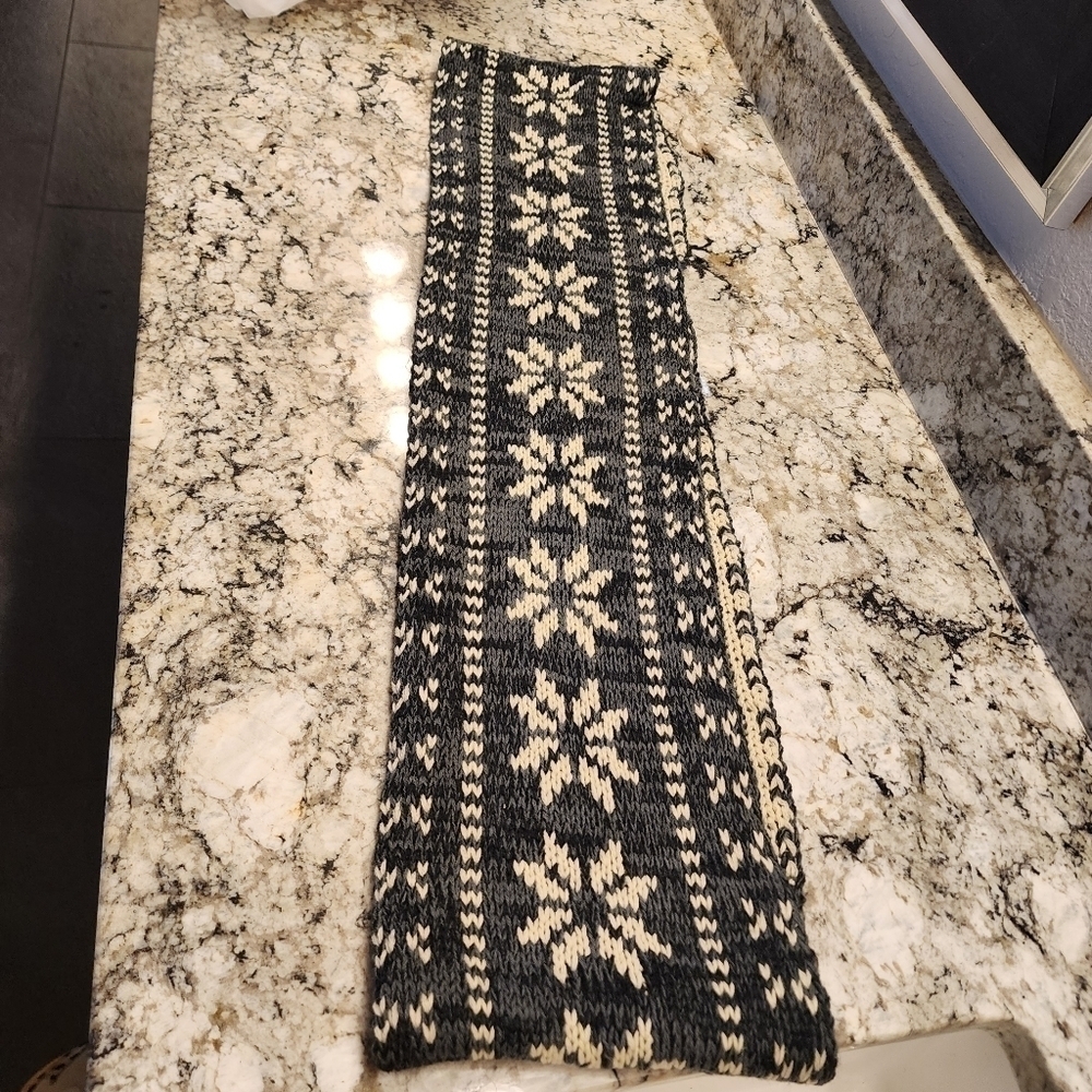 Bearpaw infinity scarf grey white black
